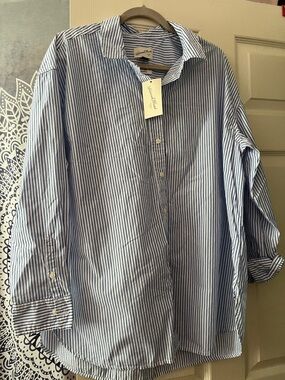 Universal Thread Woman’s Navy and White Vertical Stripe Shirt